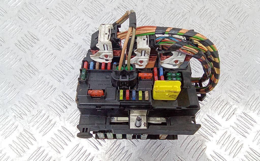 блок предохранителей Citroen C3 Picasso 1 поколение 2011, 9667199780 - фото №1