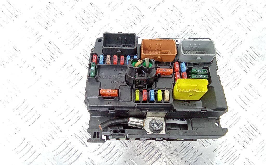 блок предохранителей Citroen C3 2 поколение 2010, 9667199780 - фото №1