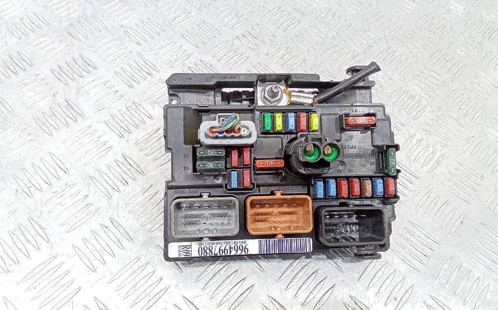 блок предохранителей Peugeot 207 1 поколение 2008, 9664997880 - фото №1