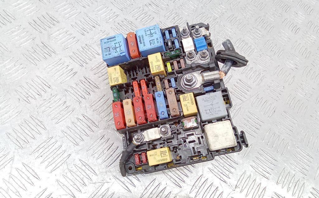 блок предохранителей Citroen C4 Picasso 1 поколение 2010, 9804848580 - фото №1