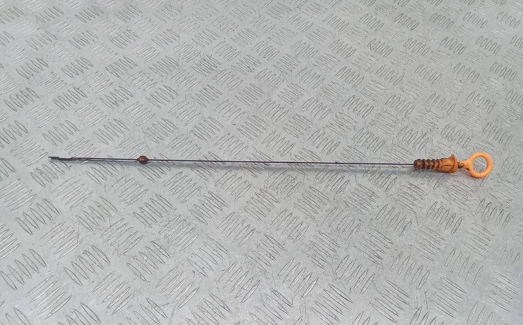 щуп двигателя Volkswagen Golf 4 поколение 2002, 1.9 л., дизель, МКПП, 038115611 - фото №1