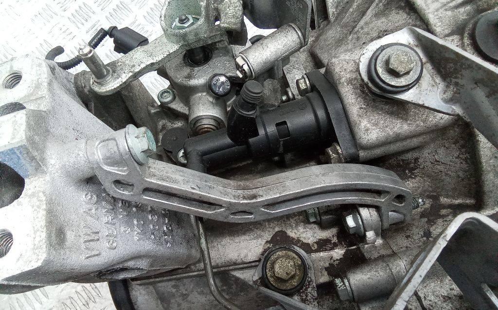 кронштейн КПП SEAT Altea 1 поколение 2007, 1.9 л., дизель, МКПП, 1K0199359 - фото №1