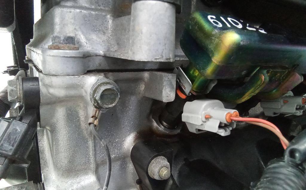 форсунка Nissan Note E11 2005, 1.4 л., бензин, МКПП - фото №1