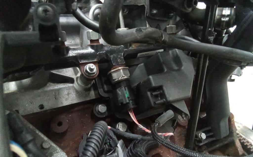 топливная рампа Citroen C5 2 поколение 2010, 2.0 л., дизель, МКПП - фото №1