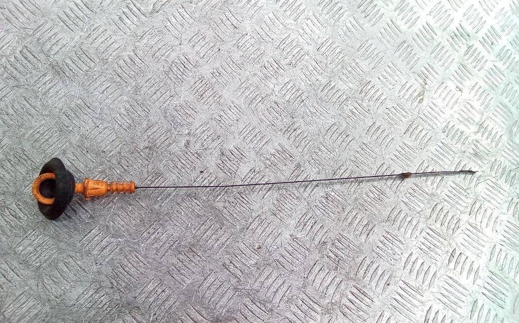 щуп двигателя Volkswagen Golf 5 поколение 2004, 1.9 л., дизель, МКПП, 038115611 - фото №1