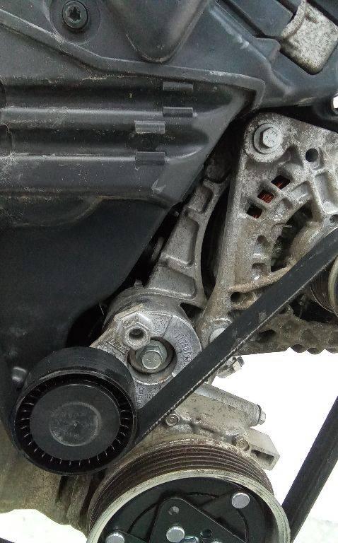 кронштейн генератора Renault Duster 1 поколение 2011, 1.5 л., дизель, МКПП - фото №1