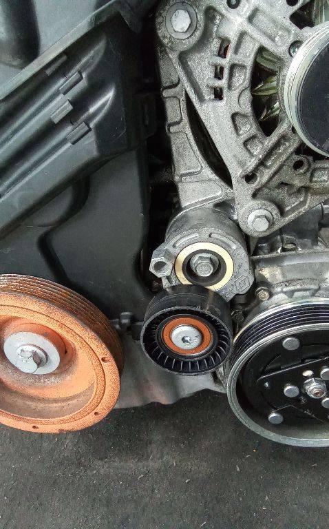 кронштейн генератора Renault Duster 1 поколение 2011, 1.5 л., дизель, МКПП - фото №1