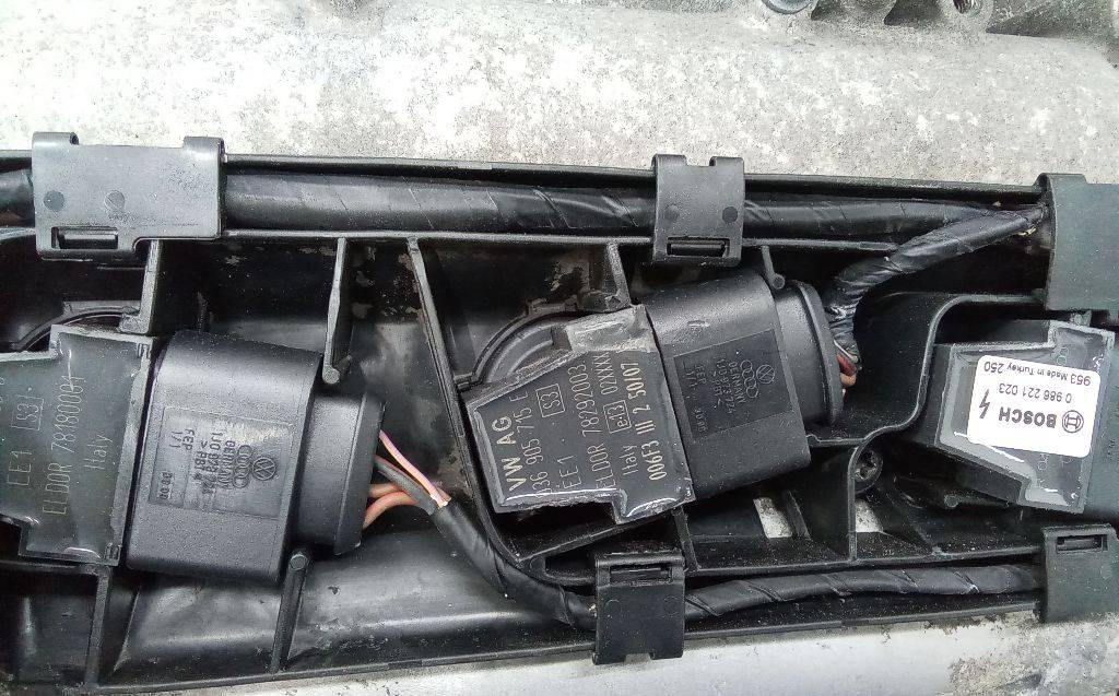 катушка зажигания Volkswagen Golf 5 поколение 2003, 1.6 л., бензин, МКПП, 036905715 - фото №1