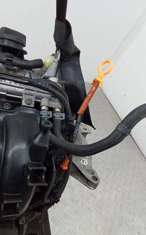 щуп двигателя Volkswagen Golf 5 поколение 2003, 1.6 л., бензин, МКПП - фото №1