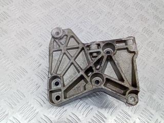 кронштейн двигателя Renault Megane 2 поколение [рестайлинг] 2006, 1.5 л., дизель, МКПП, 8200633253