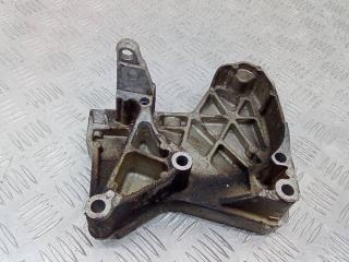 кронштейн двигателя Renault Megane 2 поколение [рестайлинг] 2006, 1.5 л., дизель, МКПП, 8200633253