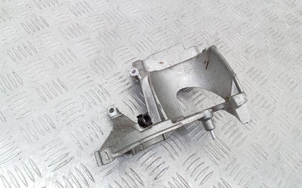 кронштейн топливного фильтра Peugeot 5008 1 поколение 2011, 1.6 л., дизель, МКПП, 9672309780 - фото №1