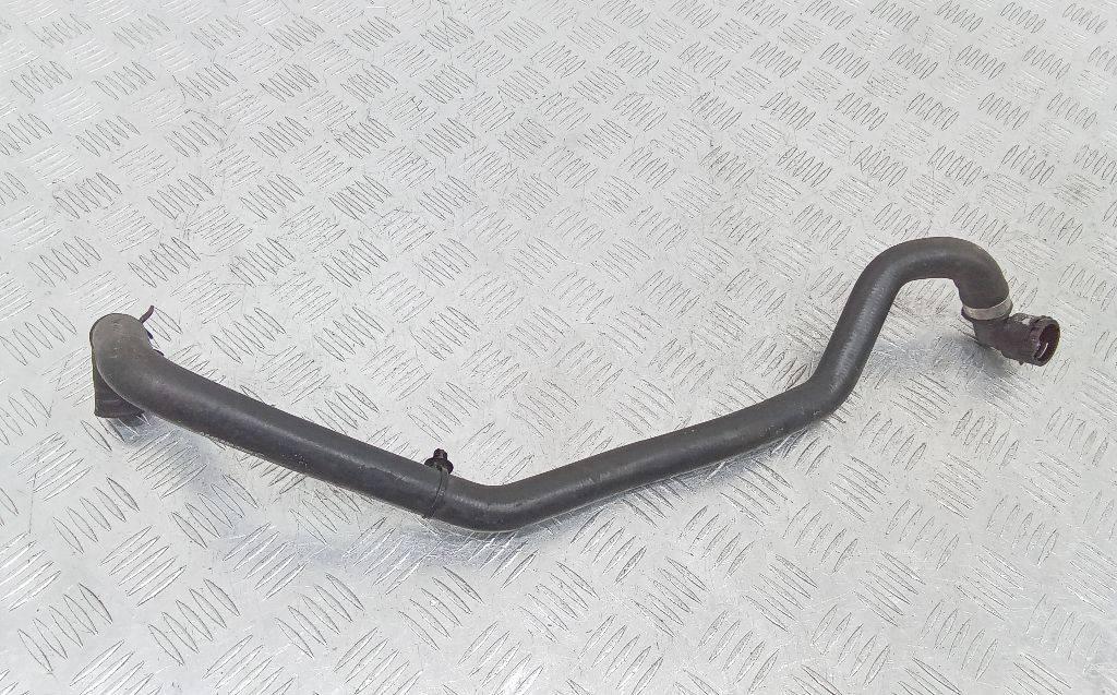 патрубок радиатора Mercedes-Benz A-Класс W176 2013, 2.0 л., бензин, A2468303396 - фото №1