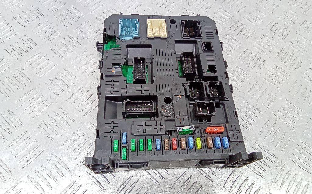 блок предохранителей Peugeot 3008 1 поколение 2011, 28116487-2 - фото №1