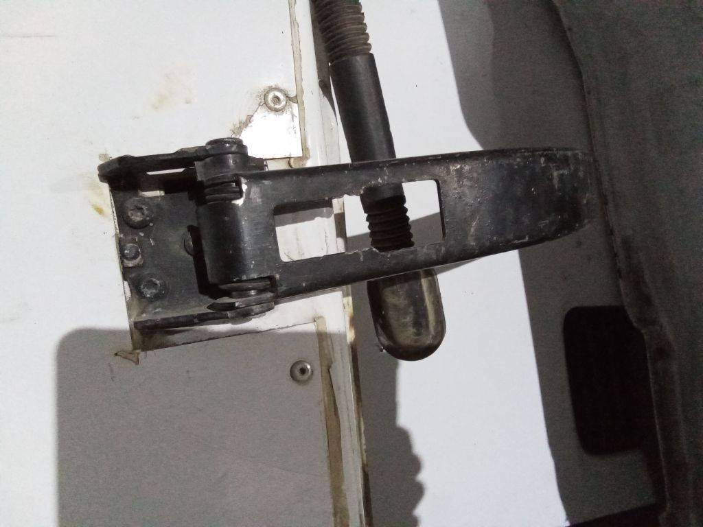 ограничитель открывания двери Mercedes-Benz Sprinter 2 поколение (W906) 2010 - фото №1