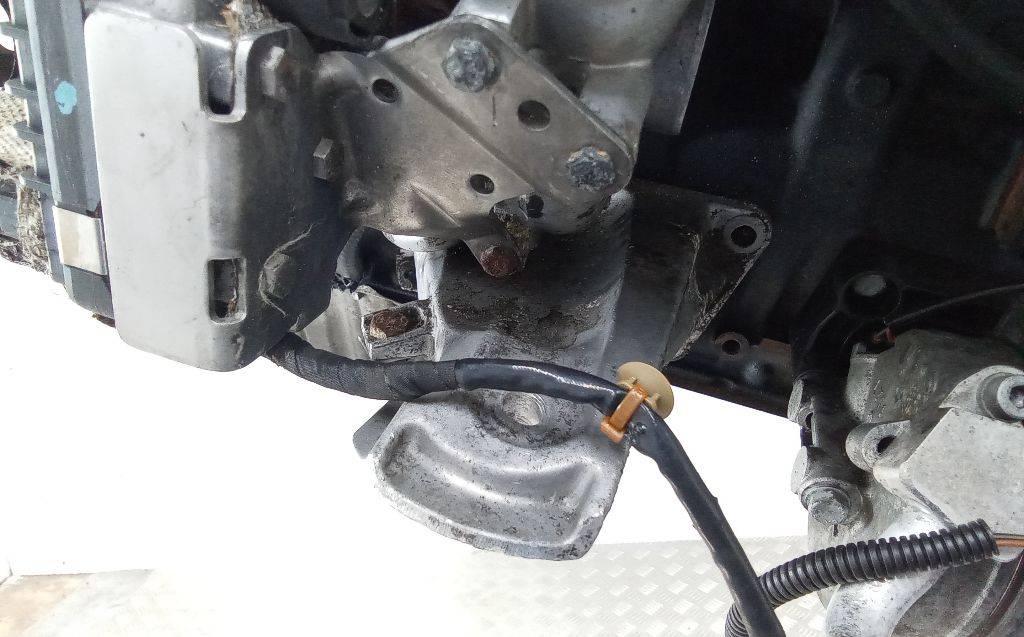 кронштейн двигателя BMW 5 серия E60/E61 2004, 2.5 л., дизель - фото №1