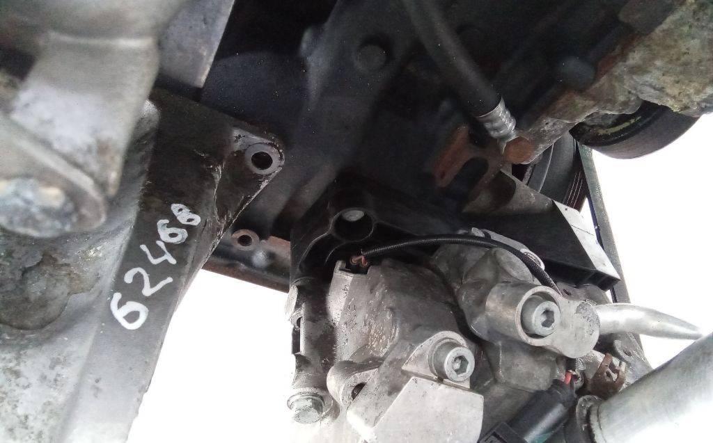 кронштейн компрессора кондиционера BMW 5 серия E60/E61 2004, 2.5 л., дизель, 7792202 - фото №1