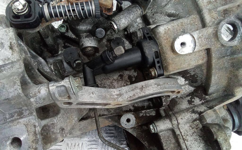 кронштейн КПП Volkswagen Jetta 5 поколение 2006, 1.9 л., дизель, МКПП, 1K0199359 - фото №1