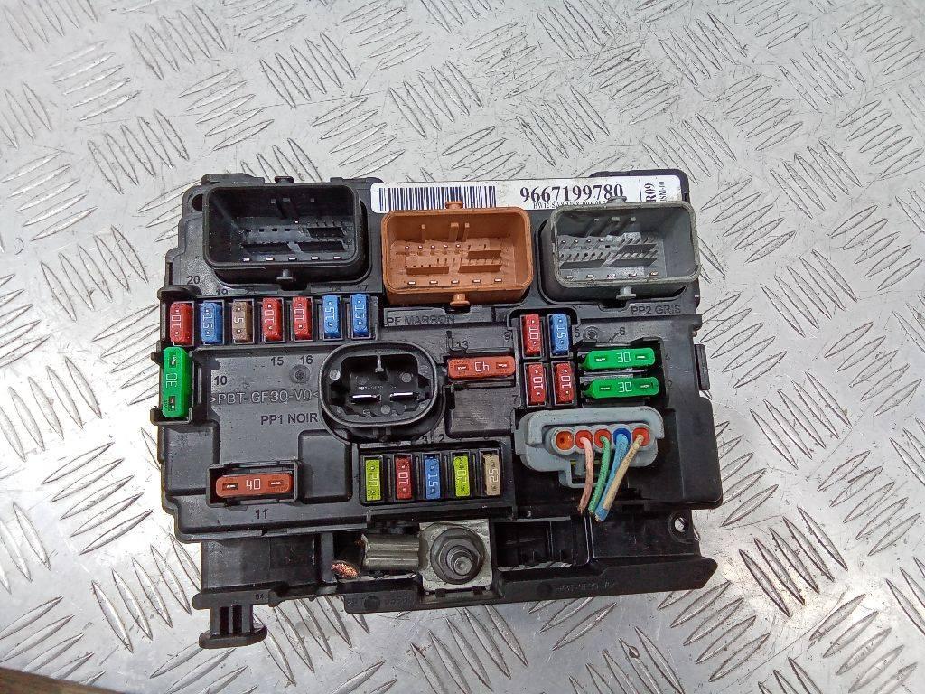 блок предохранителей Citroen C3 Picasso 1 поколение 2008, 9667199780 - фото №1