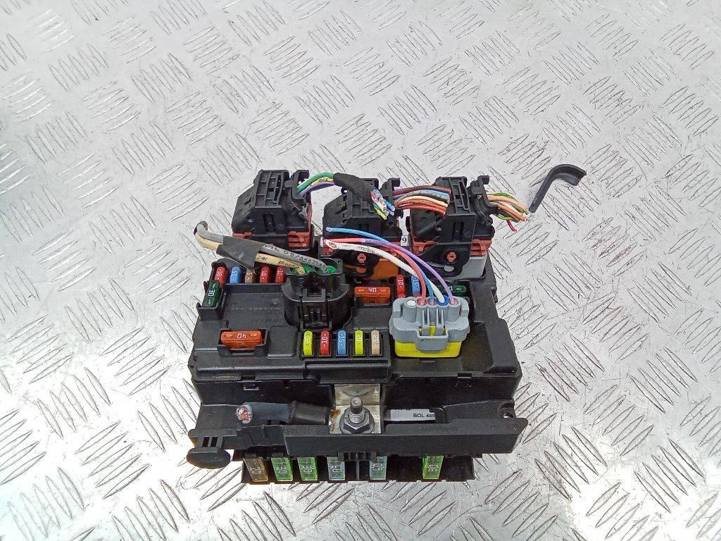 блок предохранителей Peugeot 207 1 поколение 2008, 9664997880 - фото №1