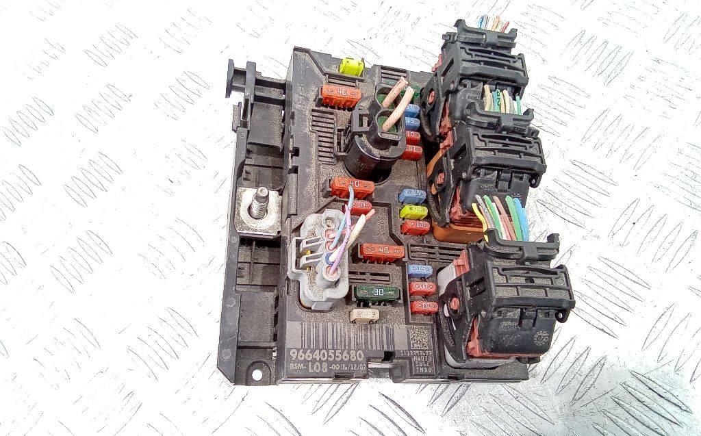 блок предохранителей Citroen C4 Picasso 1 поколение 2007, 9664055680 - фото №1