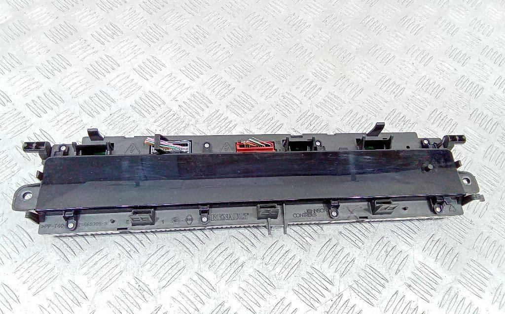 щиток приборов (приборная панель) Renault Megane 2 поколение 2004, 8200704463 - фото №1