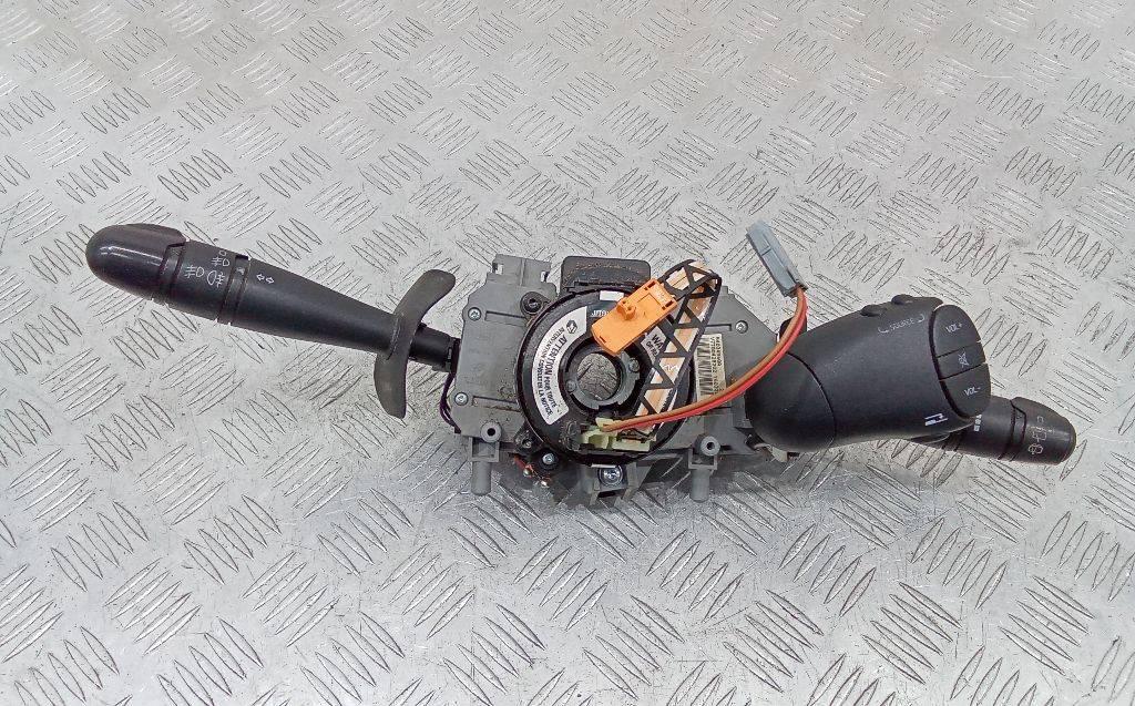 переключатель подрулевой (стрекоза) Renault Megane 2 поколение 2002, V7700428202 - фото №1