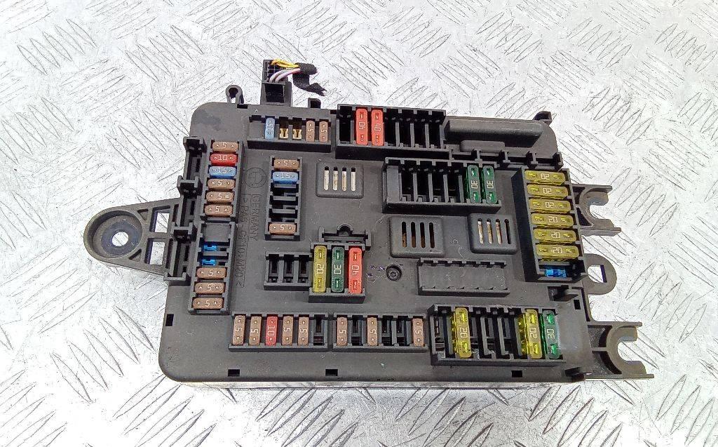 блок предохранителей BMW 1 серия F20/F21 2013, 926111103 - фото №1