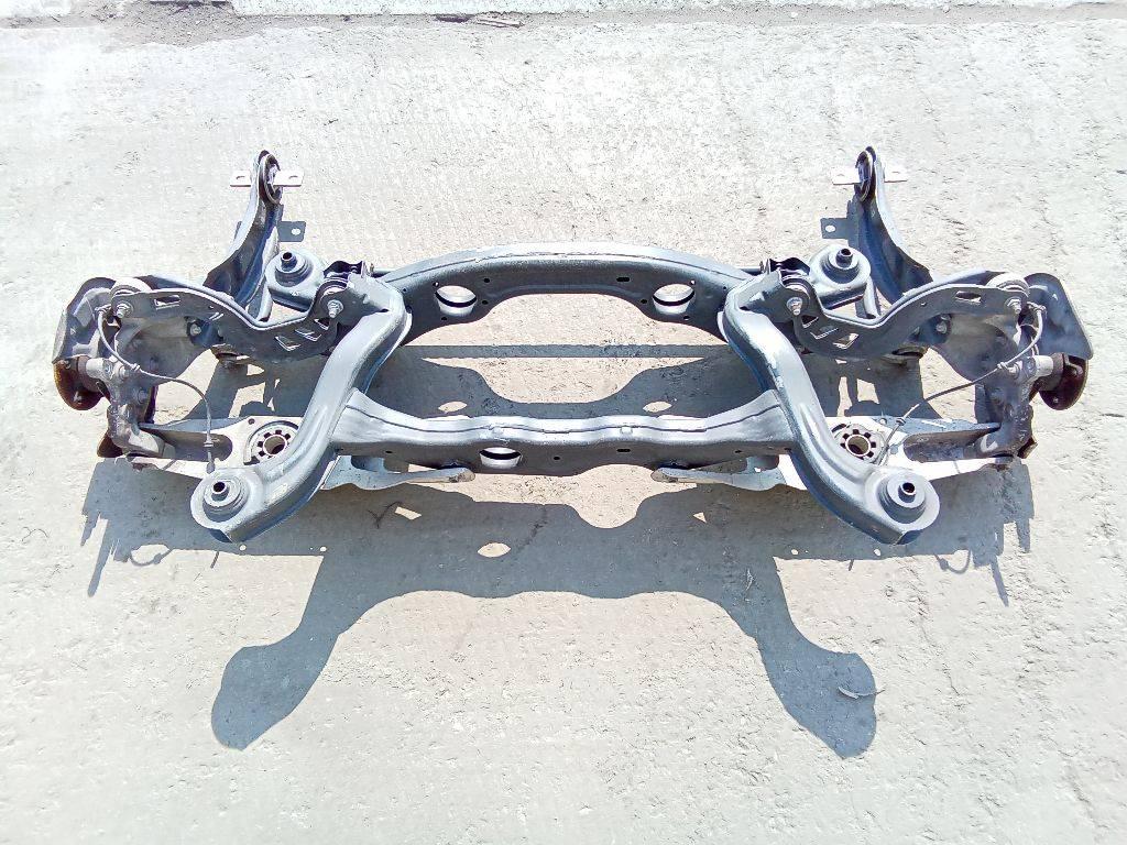 балка подвески задняя Mercedes-Benz A-Класс W176 2013, 2.0 л., бензин, 2463504900 - фото №1