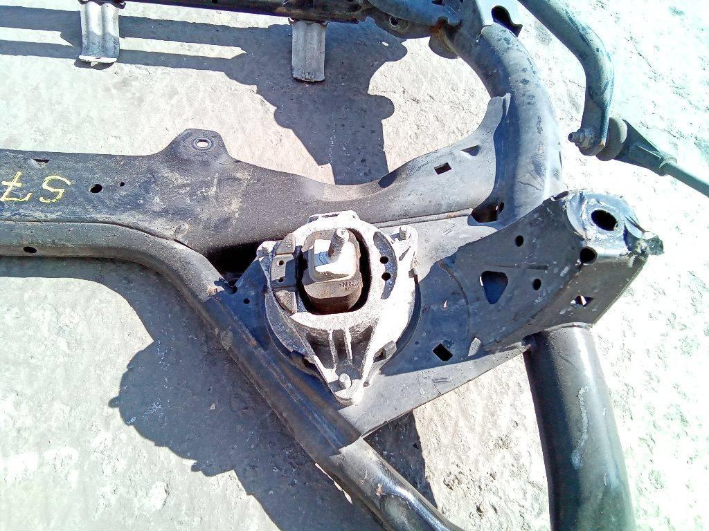 подушка крепления двигателя BMW 1 серия F20/F21 2013, 1.6 л., дизель, МКПП, 685545601 - фото №1