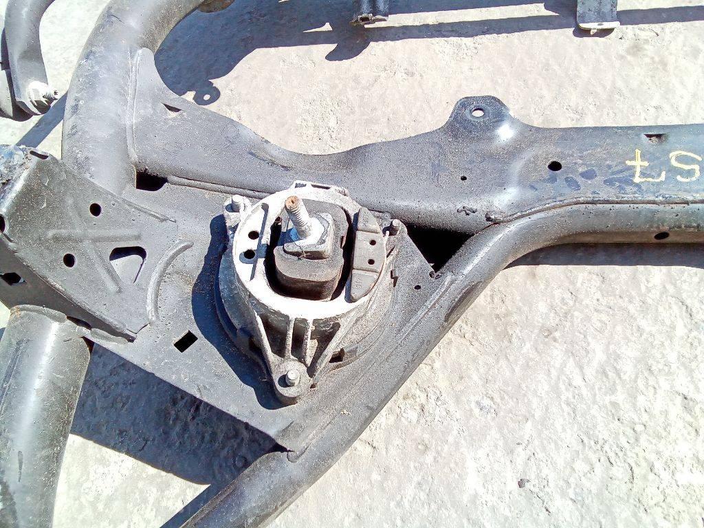 подушка крепления двигателя BMW 1 серия F20/F21 2013, 1.6 л., дизель, МКПП, 678765703 - фото №1