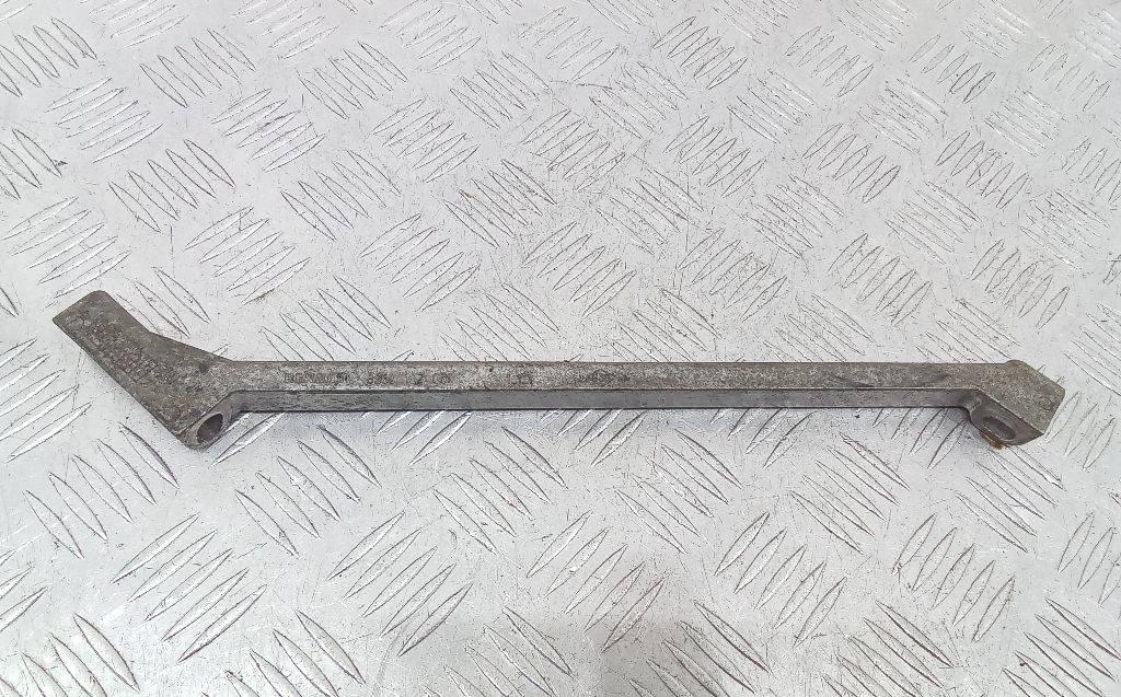 кронштейн генератора Renault Megane 2 поколение 2005, 1.6 л., бензин, МКПП, 8200122051 - фото №1