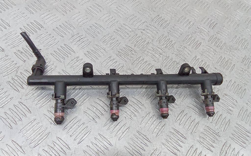 топливная рампа Renault Megane 2 поколение 2005, 1.6 л., бензин, МКПП, 8200135504 - фото №1