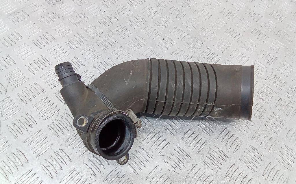 патрубок интеркулера Volkswagen Passat B5 1999, 1.9 л., дизель, МКПП, 8D0129615 - фото №1