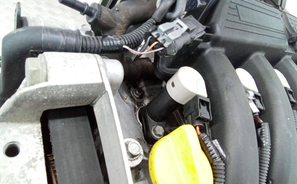 катушка зажигания Renault Logan 1 поколение 2007, 1.6 л., бензин, МКПП - фото №1