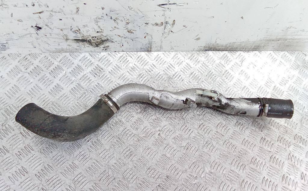 патрубок интеркулера Toyota Auris 1 поколение 2007, 2.0 л., дизель, МКПП - фото №1