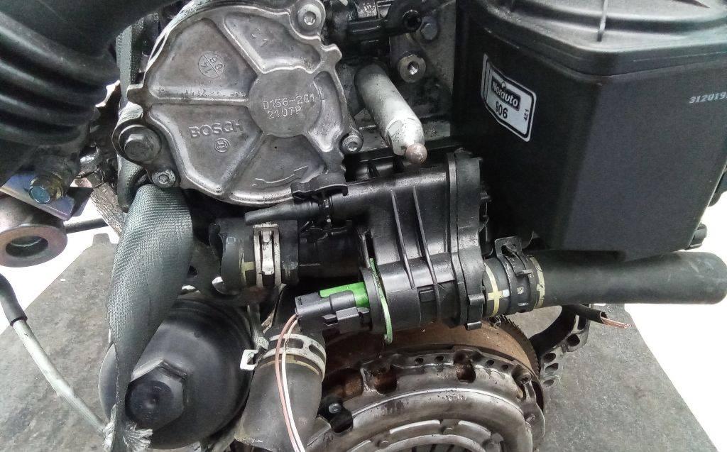 корпус термостата Citroen C4 1 поколение 2006, 1.6 л., дизель, МКПП - фото №1