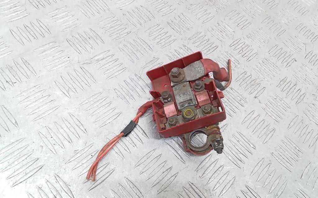 клемма аккумулятора плюс Renault Megane 2 поколение 2004, 1.6 л., бензин - фото №1