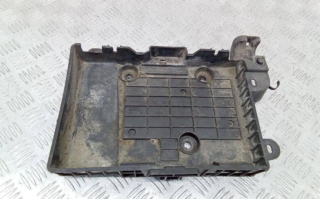 полка аккумулятора Renault Scenic 2 поколение 2005, 8200166032 - фото №1
