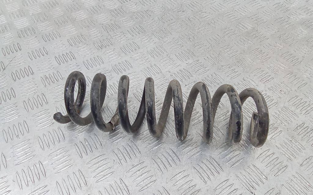 пружина задняя BMW 1 серия F20/F21 2013, 1.6 л., дизель - фото №1