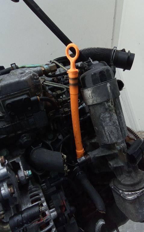 щуп двигателя Volkswagen Golf 4 поколение 2002, 1.9 л., дизель, МКПП, 038115611 - фото №1