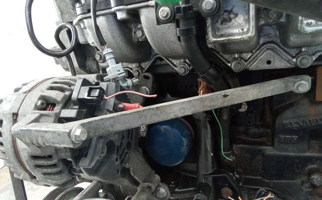 кронштейн генератора Renault Clio 3 поколение 2005, 1.6 л., бензин, АКПП, 8200122051 - фото №1