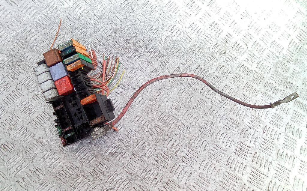 блок предохранителей Renault Scenic 2 поколение 2003, 1.9 л., дизель, МКПП, 7703297988 - фото №1