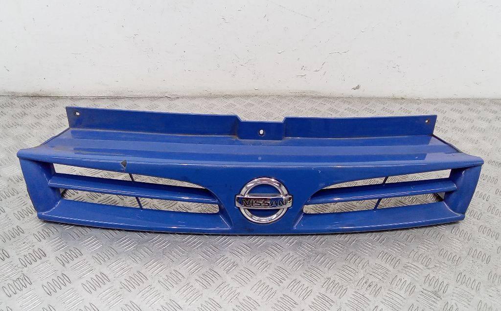 решетка радиатора Nissan Primastar 1 поколение 2004, 8200137047 - фото №1