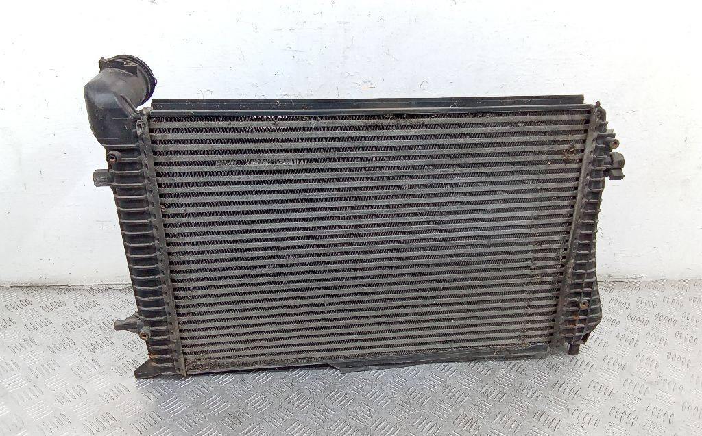 интеркулер Volkswagen Jetta 5 поколение 2005, 1K0145803 - фото №1