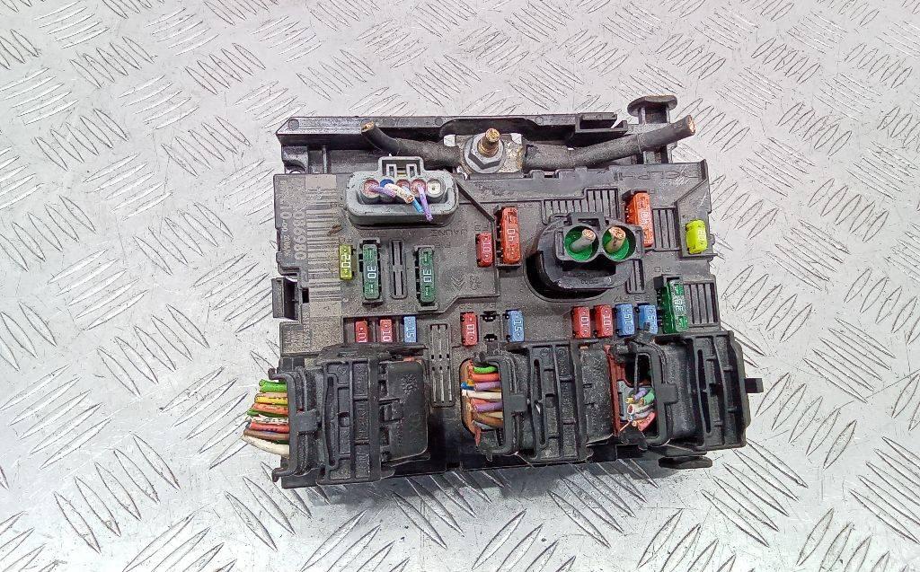 блок предохранителей Peugeot 207 1 поколение 2006, 9661086980 - фото №1