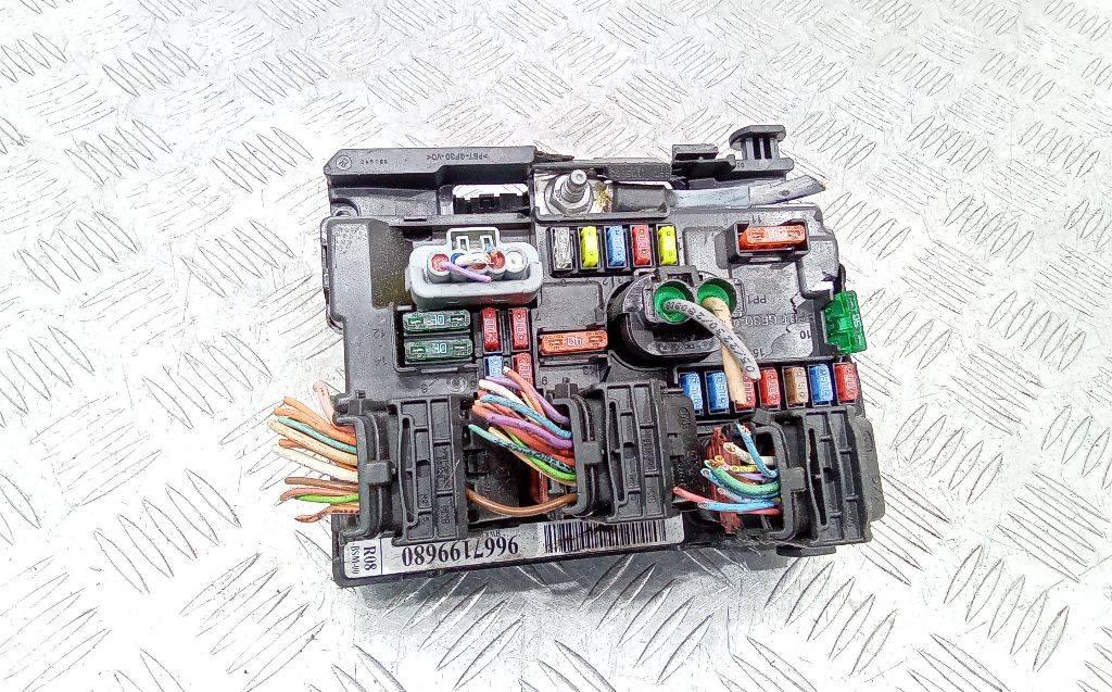 блок предохранителей Citroen C3 2 поколение 2011, 9667199680 - фото №1