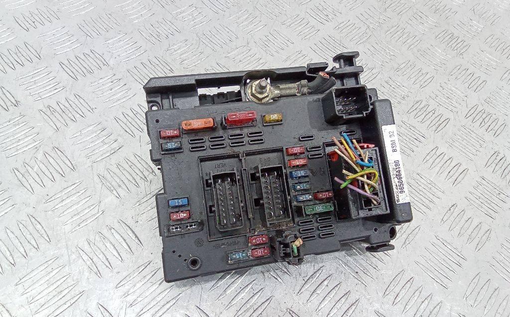 блок предохранителей Peugeot 307 1 поколение 2004, 9650664180 - фото №1