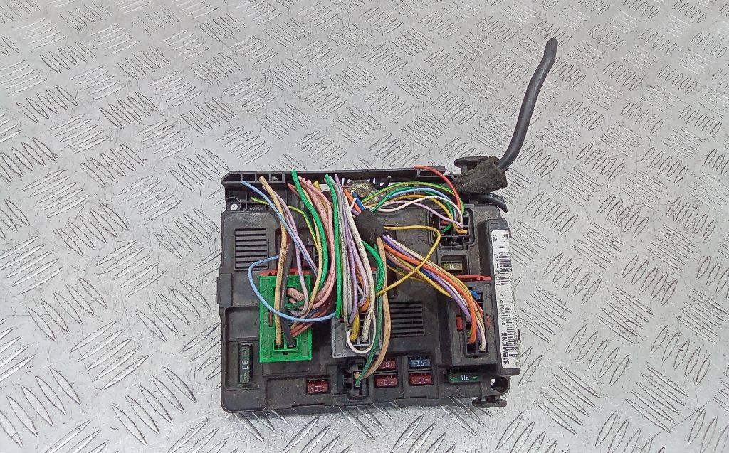 блок предохранителей Citroen Berlingo 1 поколение (M49) 2003, 9643498980 - фото №1