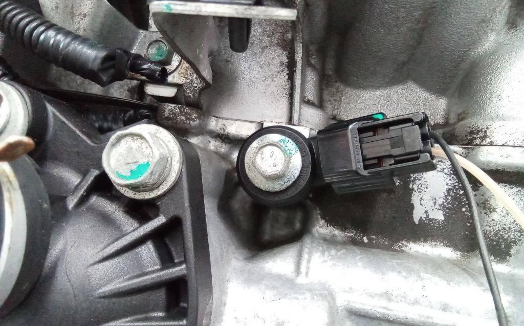 датчик детонации Nissan Note E12 2014, 1.2 л., бензин, МКПП - фото №1